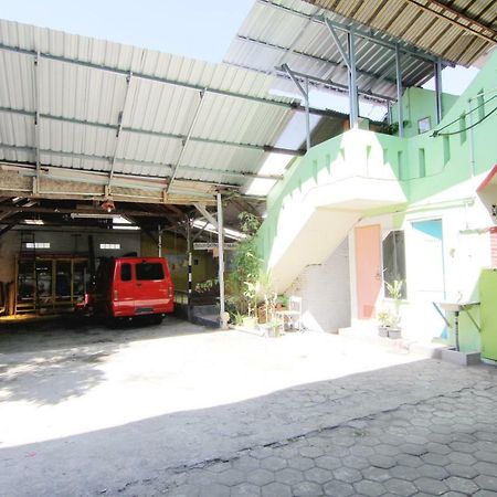 Tiga Dua Homestay Yogyakarta Exteriör bild