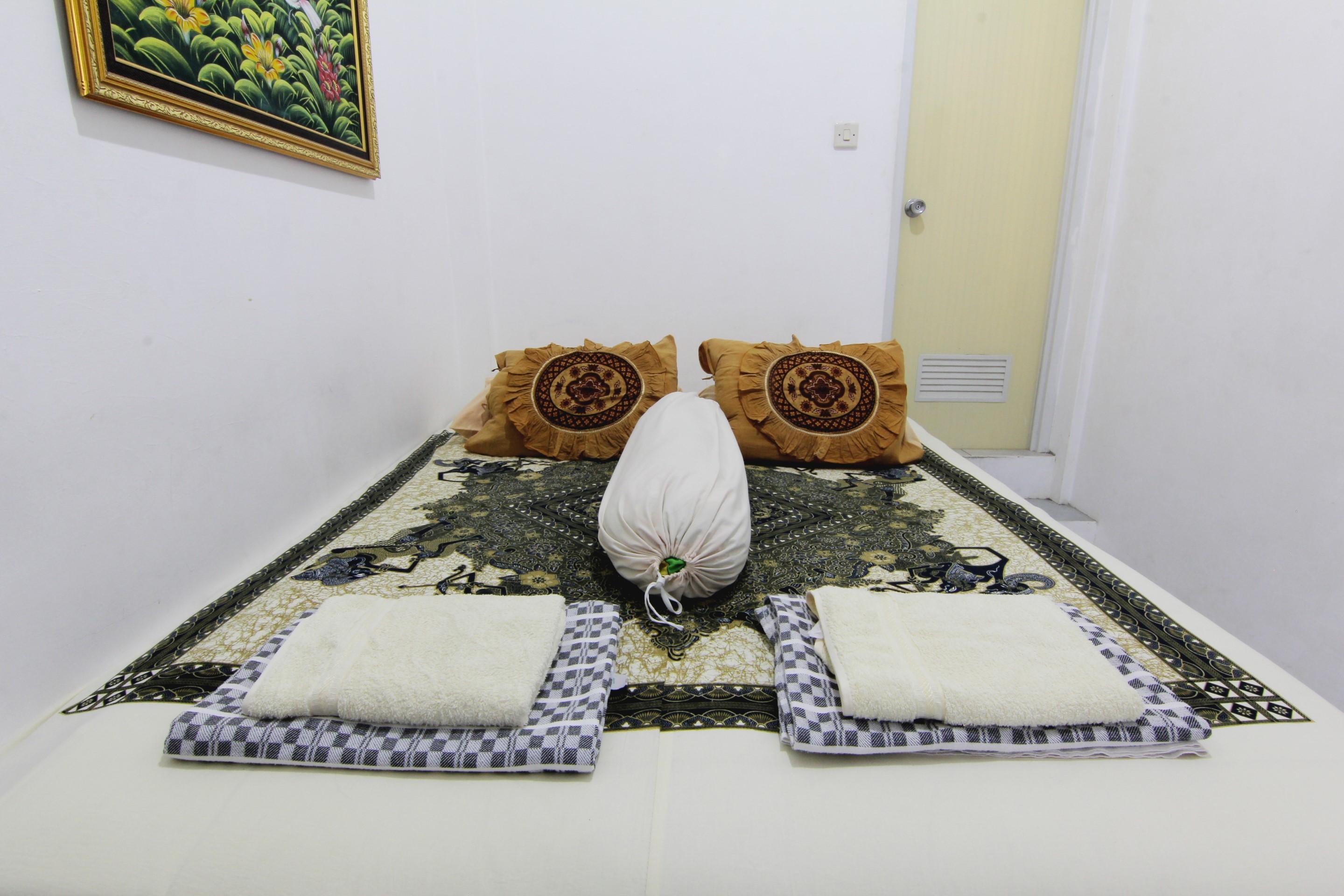 Tiga Dua Homestay Yogyakarta Exteriör bild