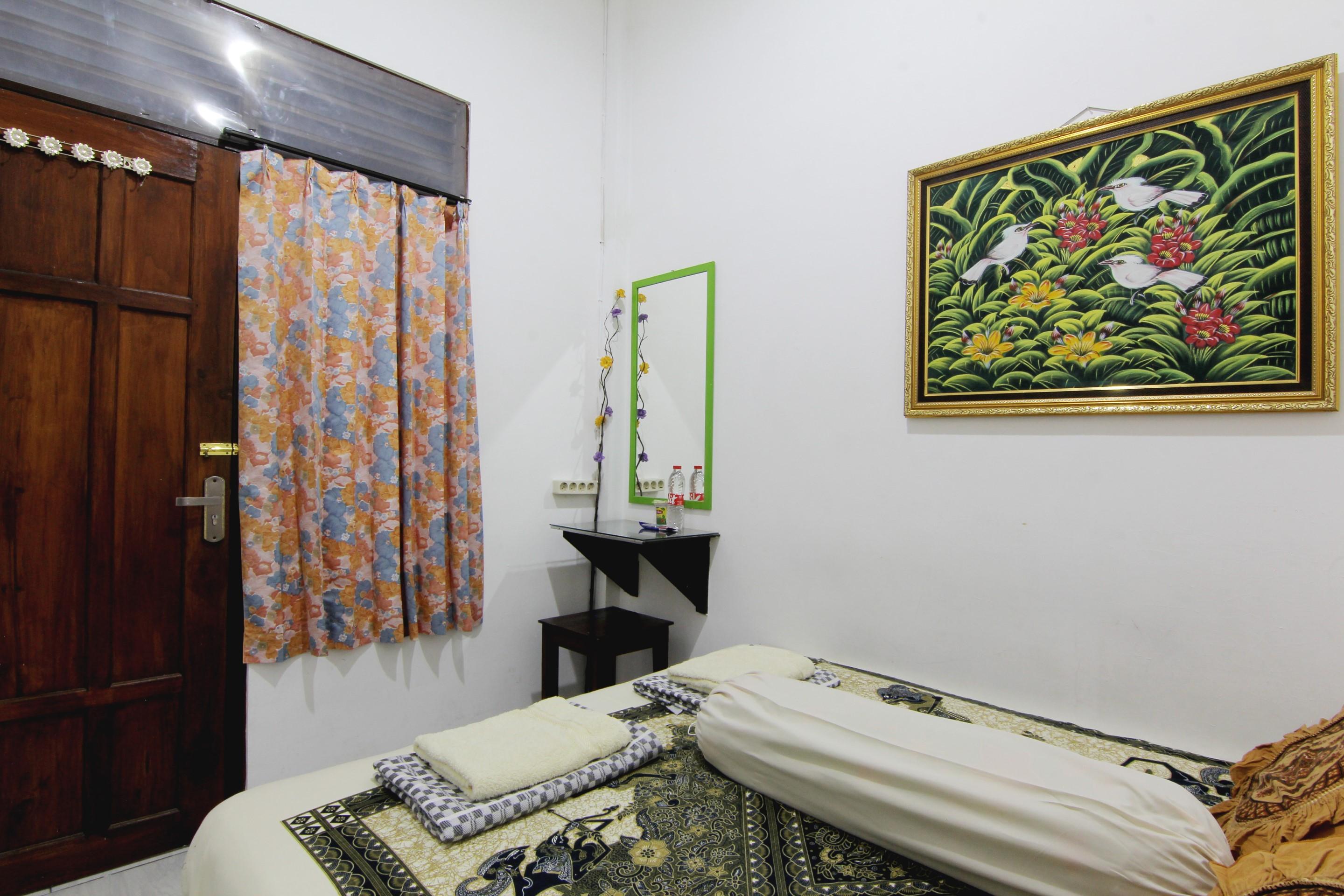 Tiga Dua Homestay Yogyakarta Exteriör bild