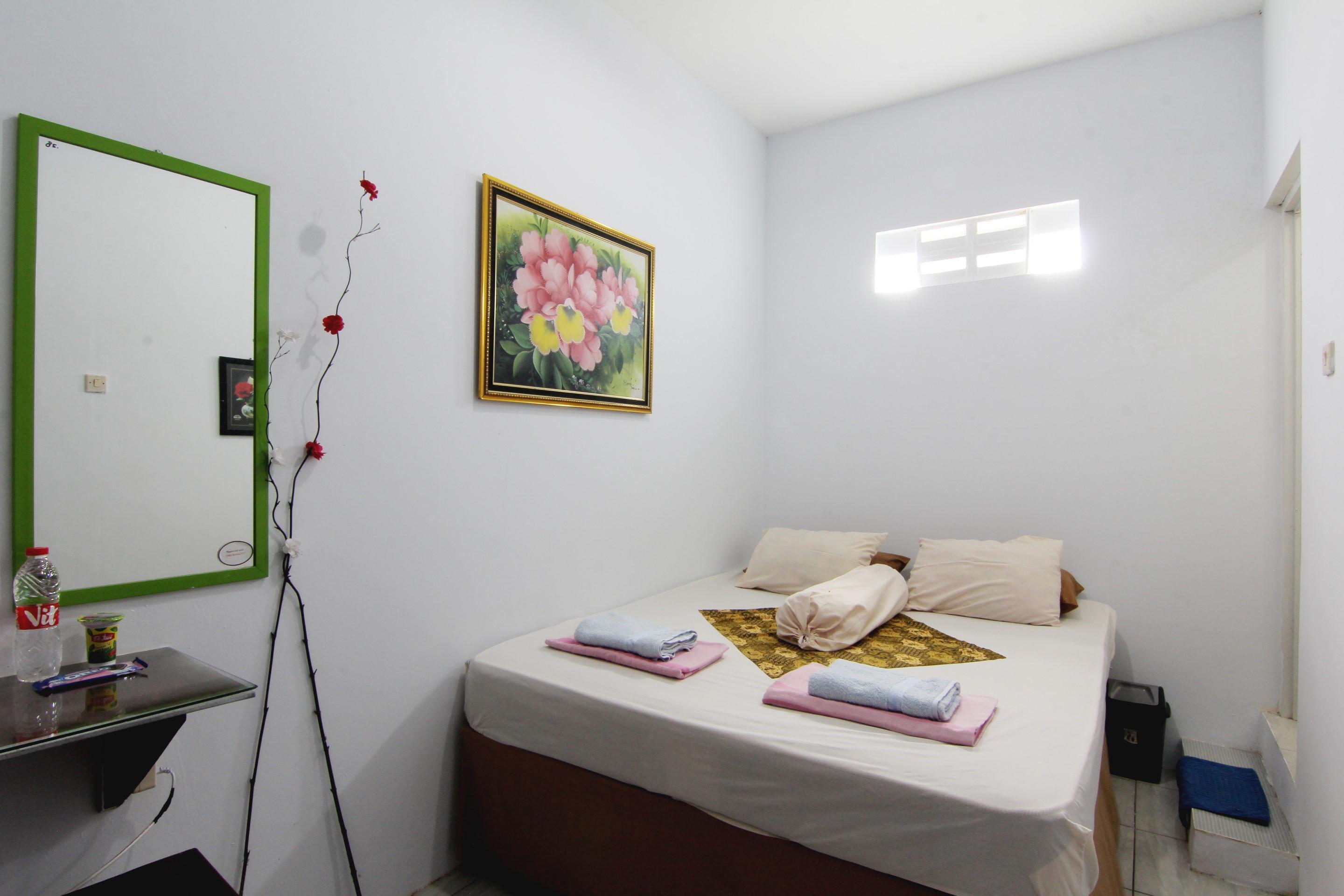 Tiga Dua Homestay Yogyakarta Exteriör bild