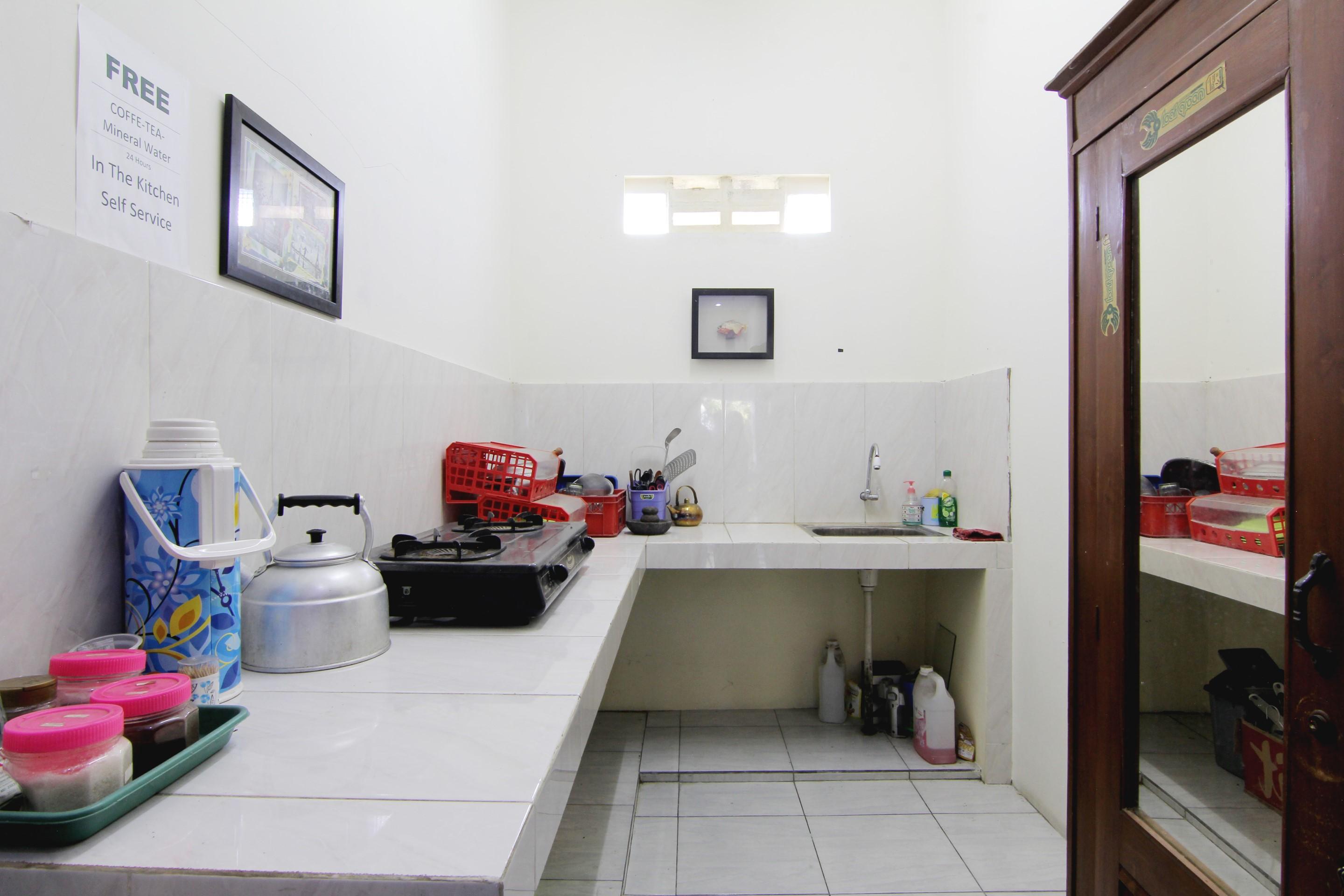 Tiga Dua Homestay Yogyakarta Exteriör bild