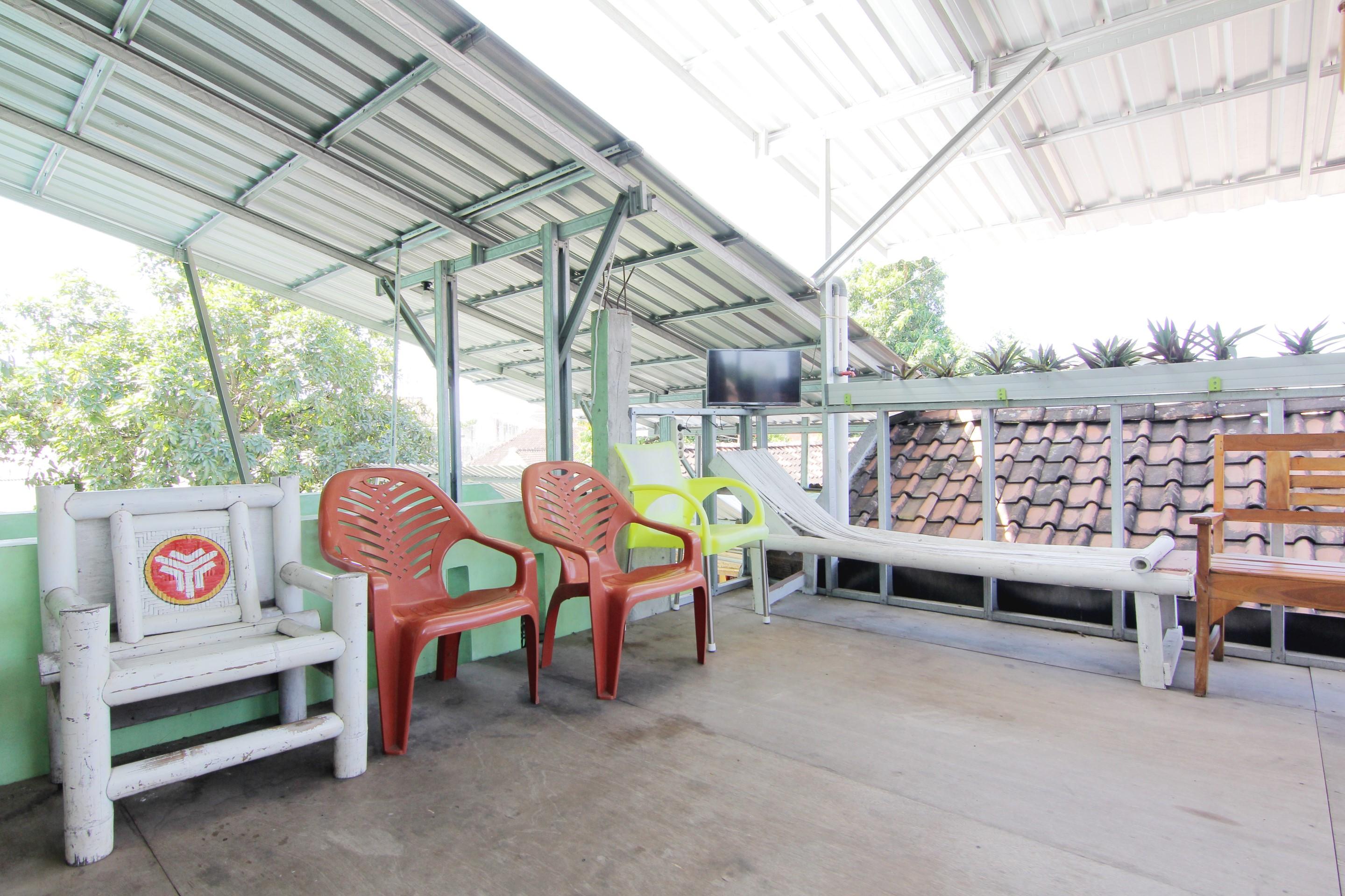 Tiga Dua Homestay Yogyakarta Exteriör bild