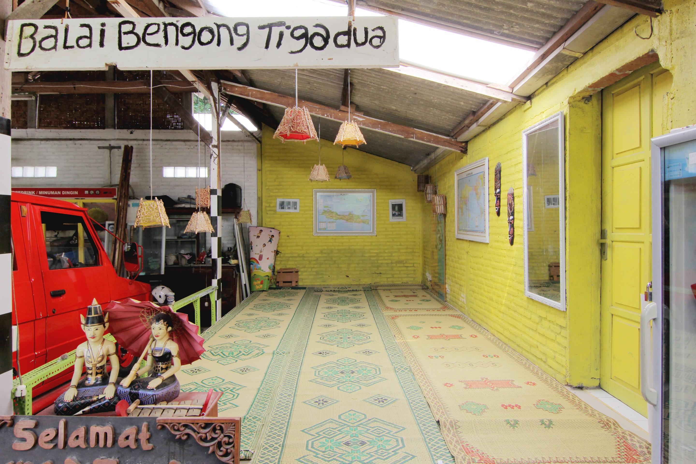 Tiga Dua Homestay Yogyakarta Exteriör bild
