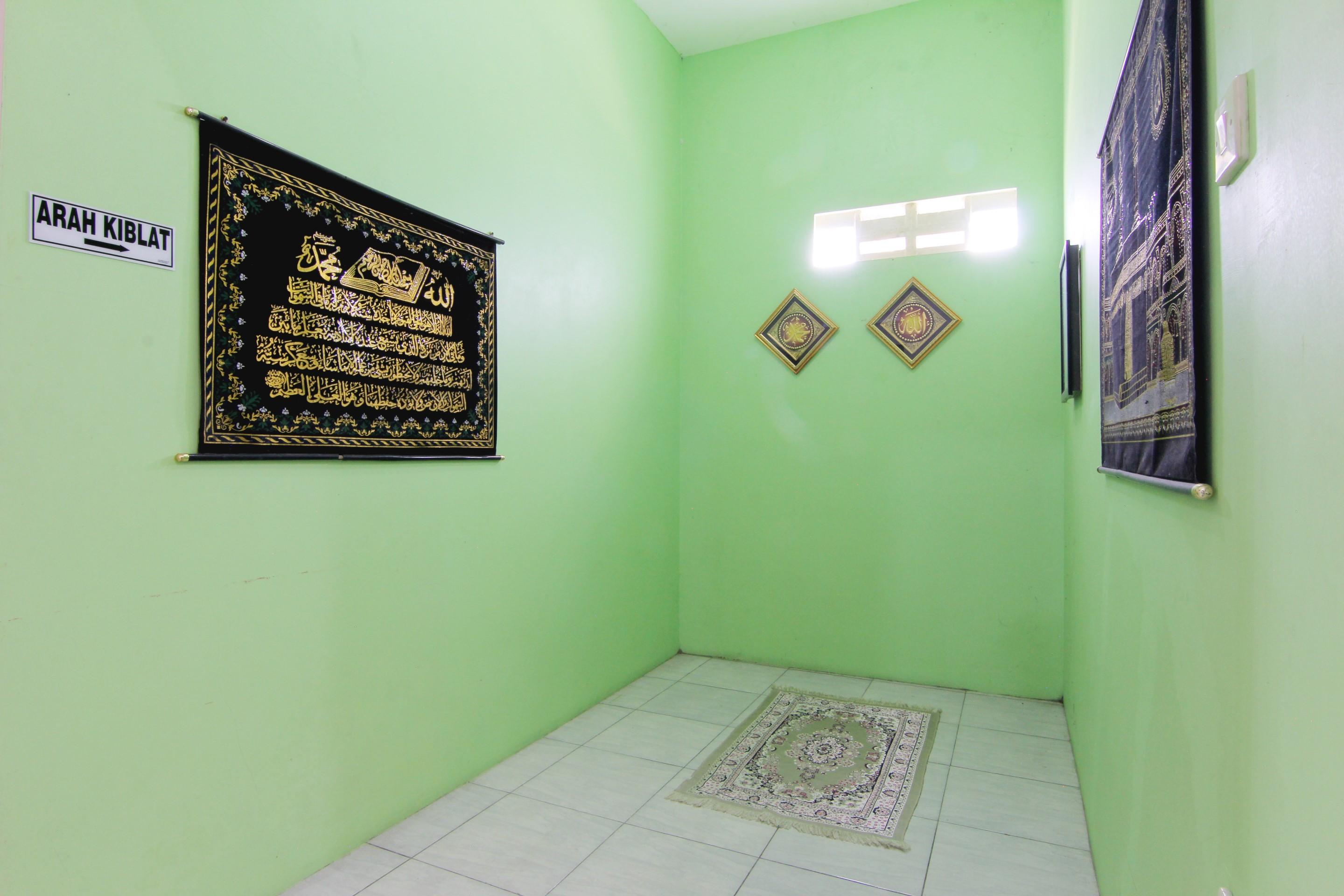 Tiga Dua Homestay Yogyakarta Exteriör bild