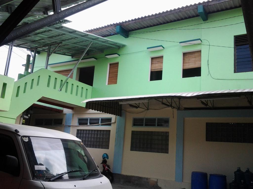 Tiga Dua Homestay Yogyakarta Exteriör bild