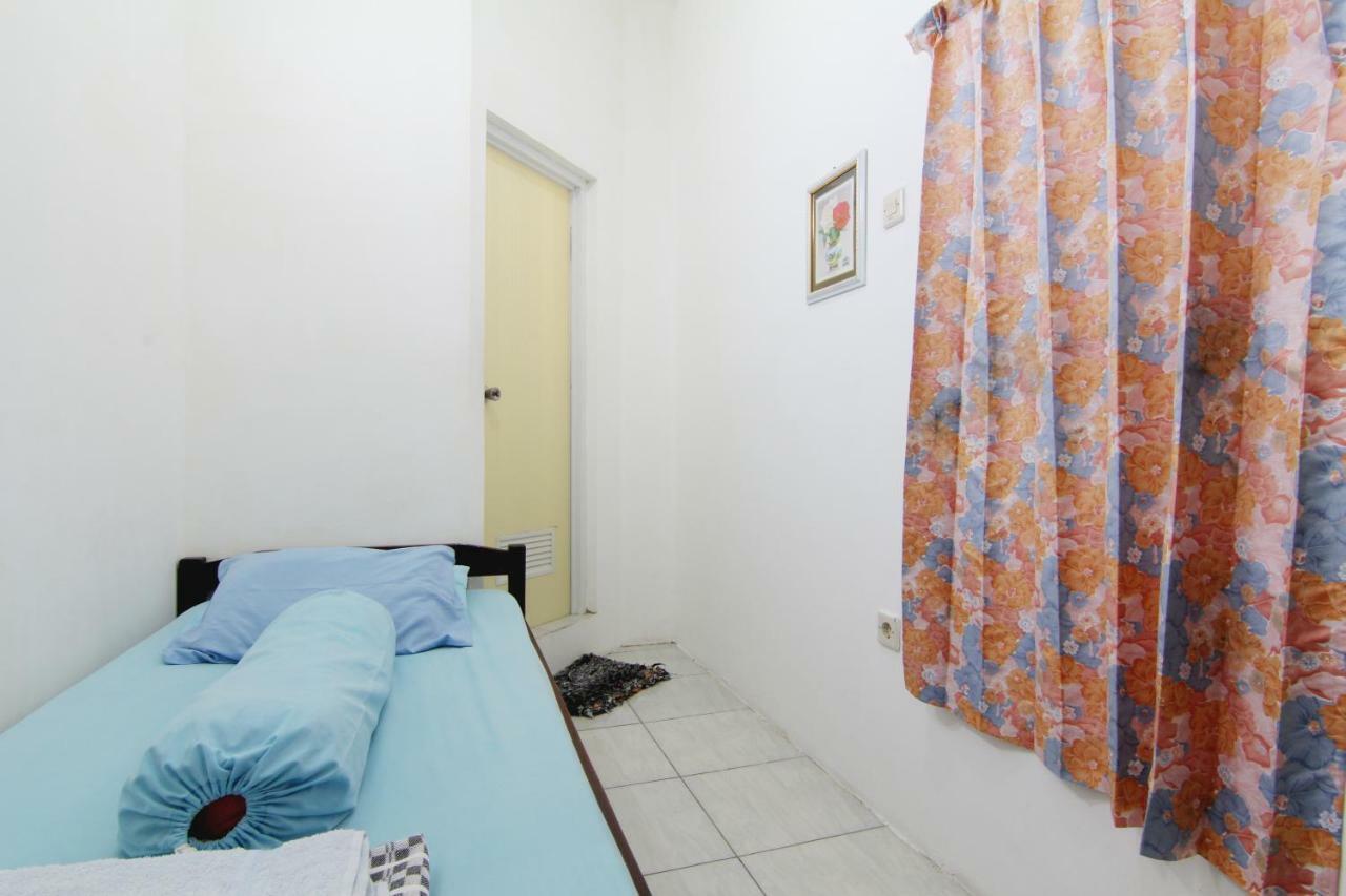 Tiga Dua Homestay Yogyakarta Exteriör bild