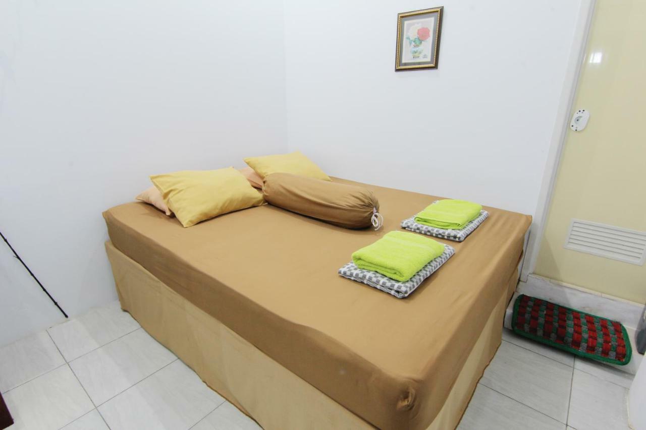 Tiga Dua Homestay Yogyakarta Exteriör bild