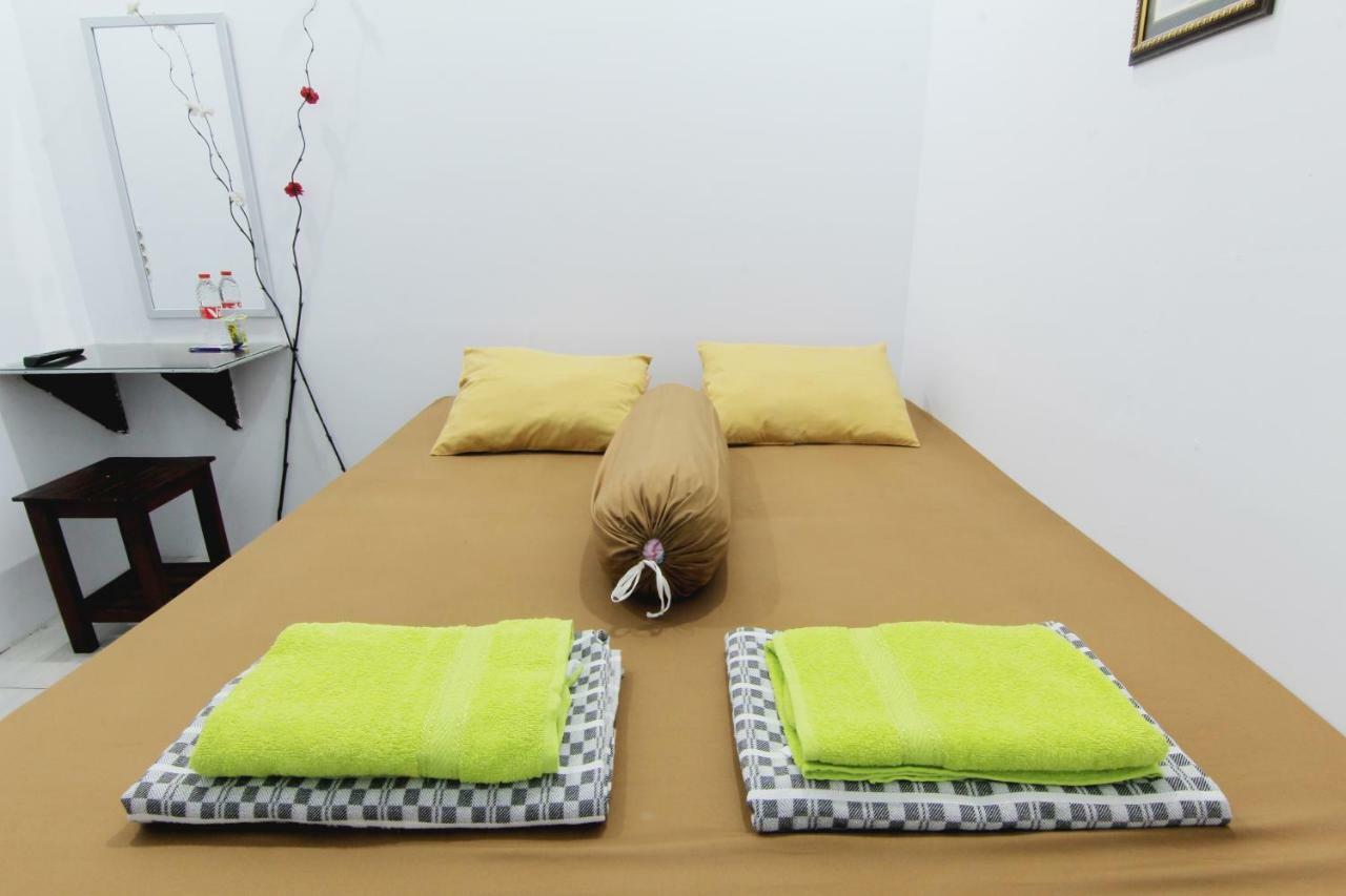 Tiga Dua Homestay Yogyakarta Exteriör bild